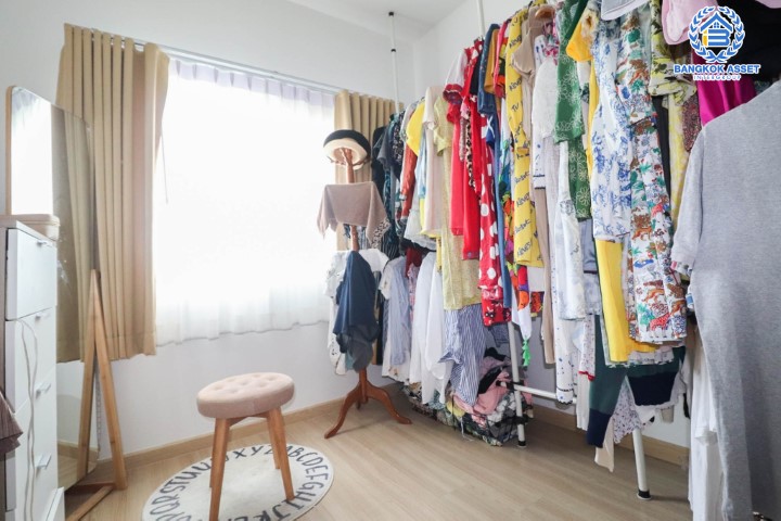 *****ทาวน์เฮ้าส์มือสองนนทบุรี แบรนด์คุณภาพ Q.House ม.คาซ่า วอเตอร์ไซต์ พระราม5 เนื้อที่กว้างเกือบ 33 ตร.ว. ฟังก์ชัน 3 ห้องนอน 3 ห้องน้ำ ที่จอดรถ 2 คัน เชื่อมต่อถนนหลากหลายเส้นทาง หน้าโครงการติดถนนราชพฤกษ์ ใกล้รถไฟฟ้าสายสีม่วง "สถานีแยกติวานนท์" และ จุดขึ้นทางด่วน "ศรีรัช" จองด่วน!